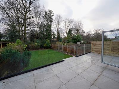 DELIGHTFUL REAR GARDEN